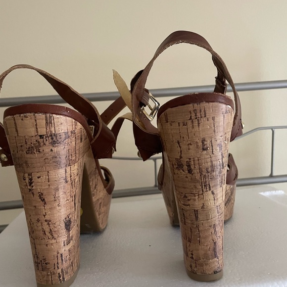 G by Guess Robina Platform brown leather heels - Picture 3 of 6